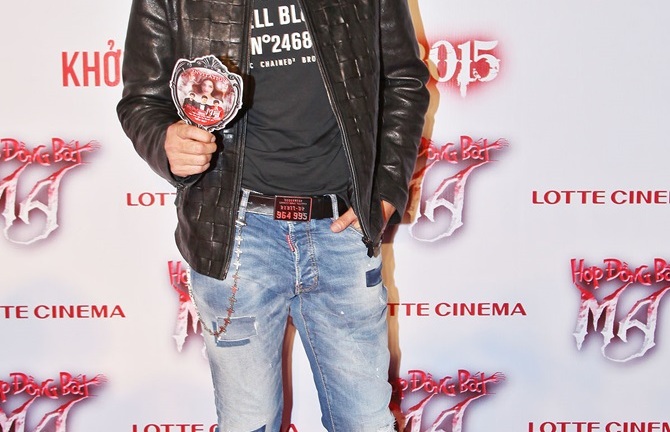 Quách Ngọc Ngoan vui vẻ xem phim sau tranh chấp với vợ cũ